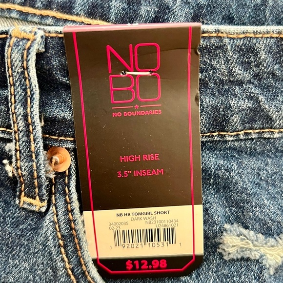 No Boundaries Women’s High-Rise Distressed Denim Shorts – Size 19 - Picture 3 of 5
